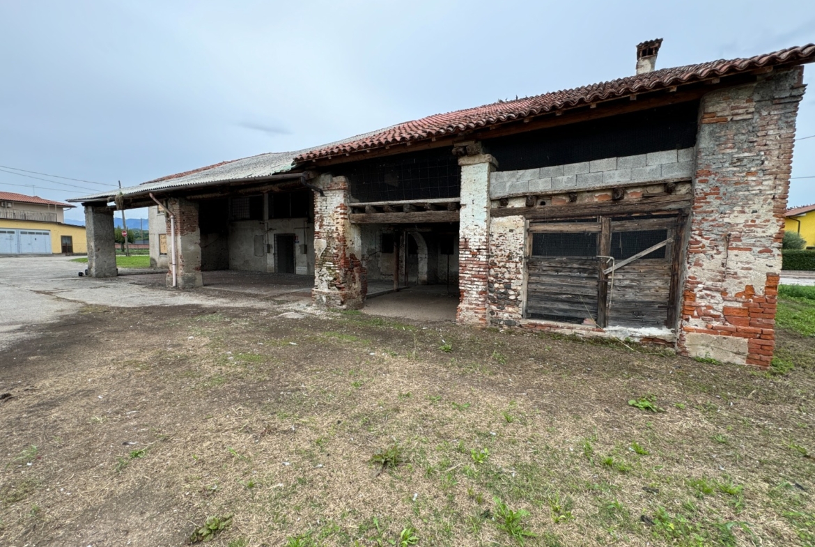 Breganze - Rustico / Area edificabile
