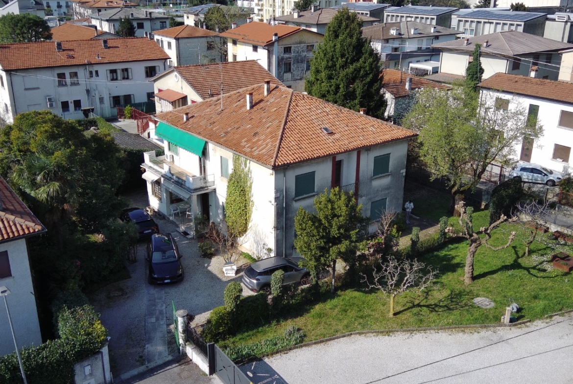 Thiene - Casa Singola Con Garage