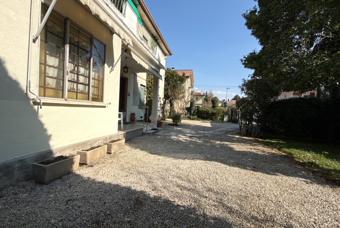 Thiene - Casa Singola Con Garage