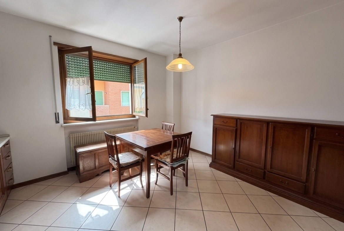 Thiene - BICAMERE CON CANTINA E POSTO AUTO
