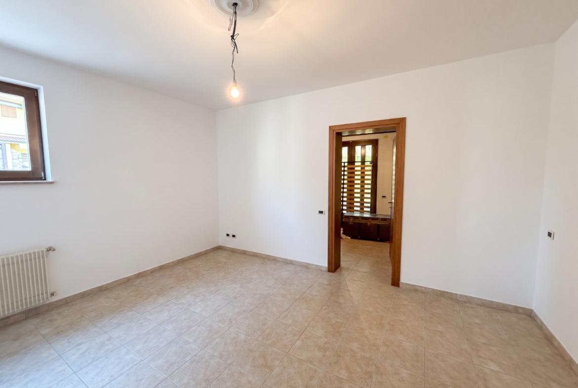 Thiene - CASA INDIPENDENTE CON GARAGE E GIARDINO