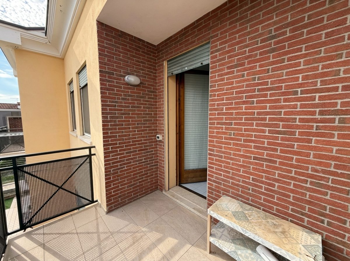 Villaverla - TRICAMERE A SCHIERA