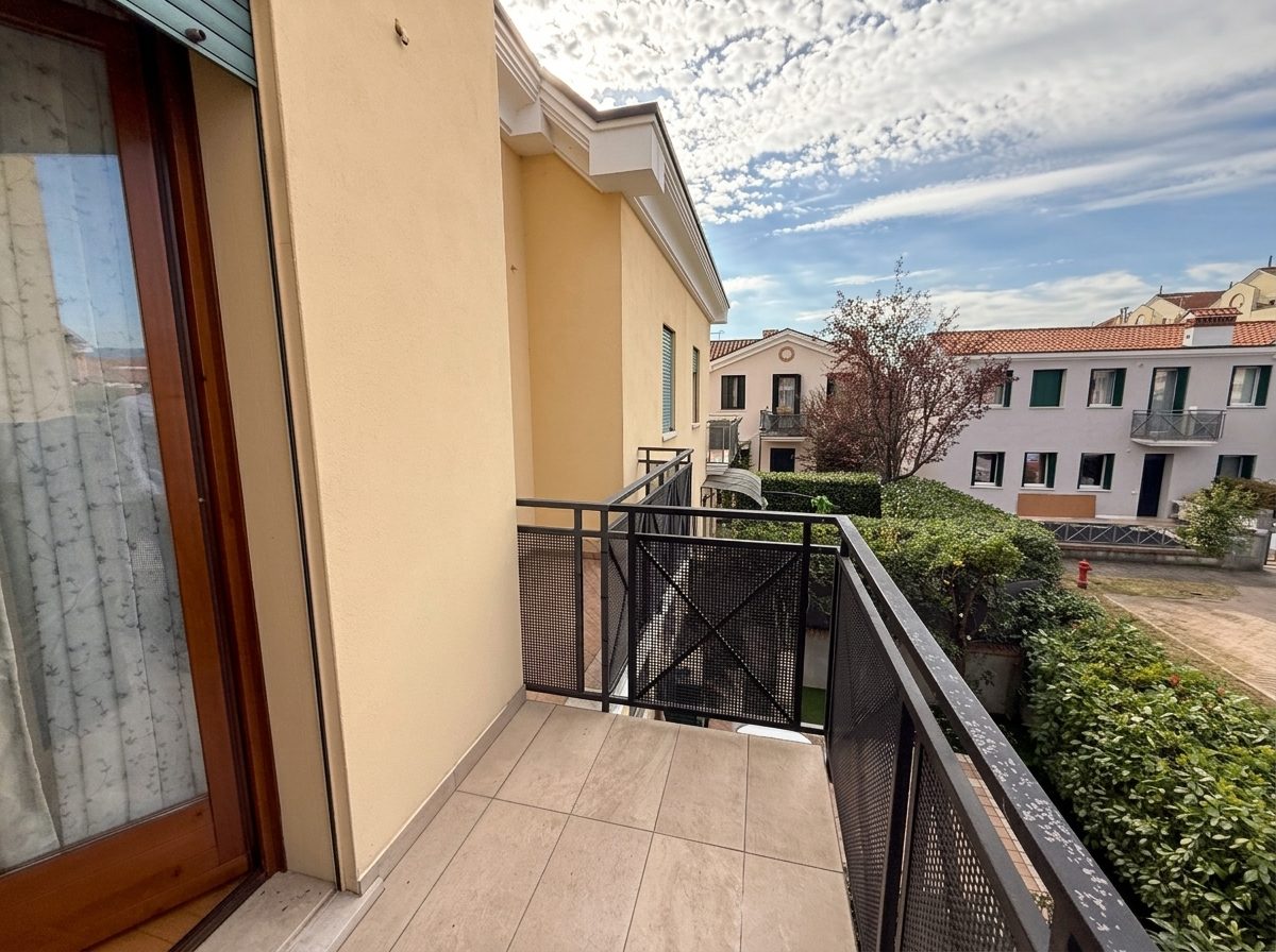 Villaverla - TRICAMERE A SCHIERA