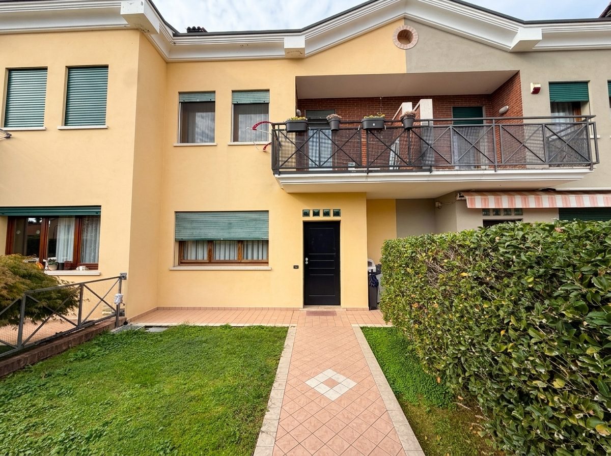 Villaverla - TRICAMERE A SCHIERA