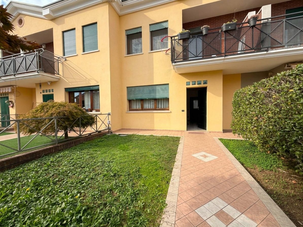 Villaverla - TRICAMERE A SCHIERA
