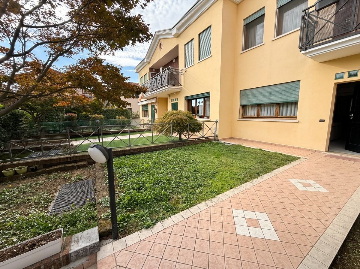 Villaverla - TRICAMERE A SCHIERA